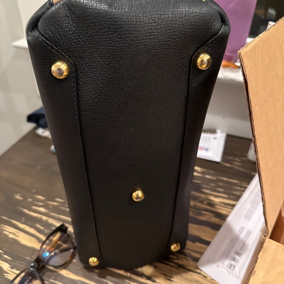 Burberry Derby Tote with Detachable Strap - Picture 3 of 4